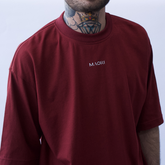 Polera MAORI Burdeo Essentials