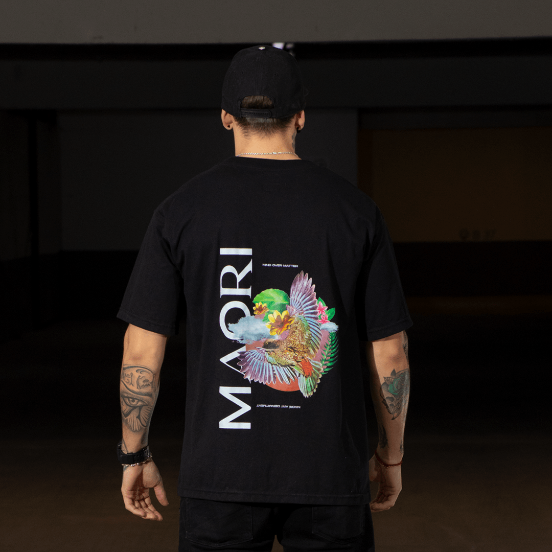 polera negra alas de libertad MAORI imagen 2