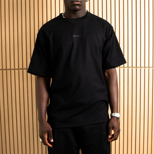 Polera MAORI Negra Essentials