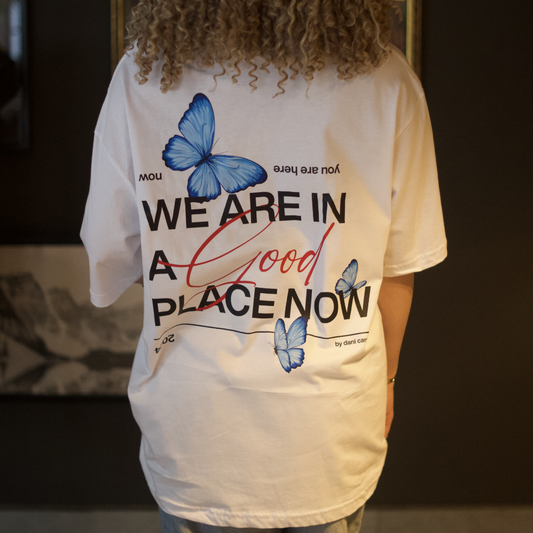 Polera MAORI Blanca Mariposas Celeste