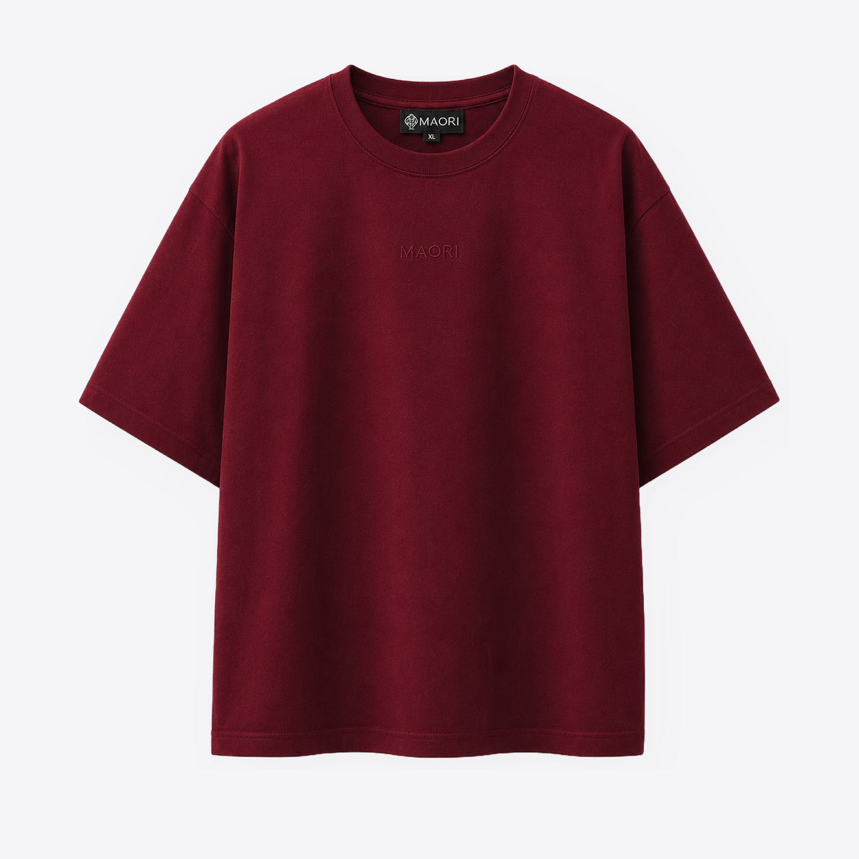 Polera Maori Essentials Burdeo vista frontal fondo gris claro premium